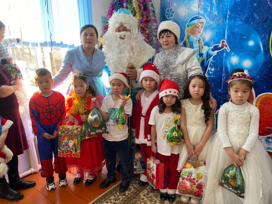 Жасыл шырша жанындағы ертеңгілік